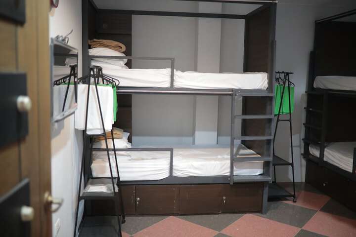 Room 18 of 42