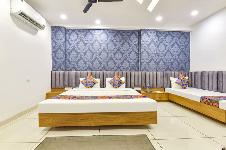Room 10 of 31