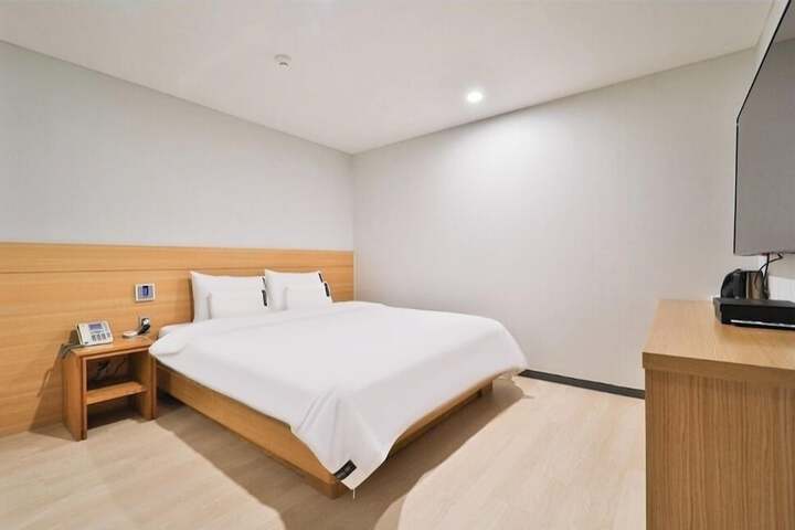 Room 14 of 72