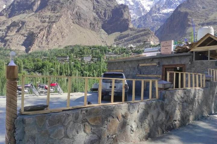 MOUNTAIN INN HUNZA
