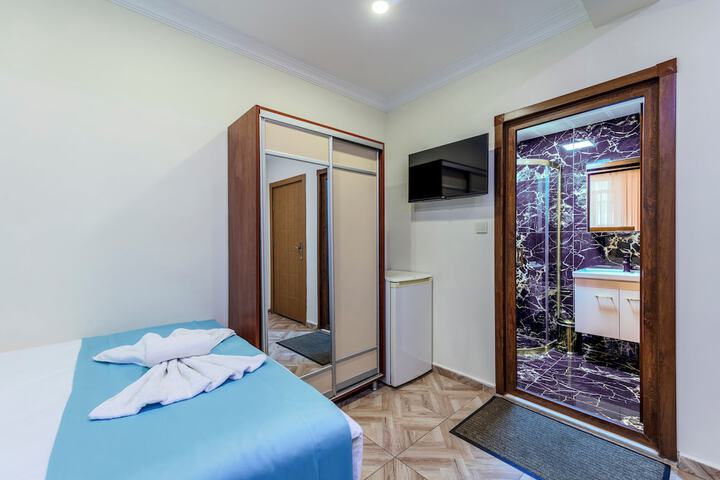 Room 9 of 71