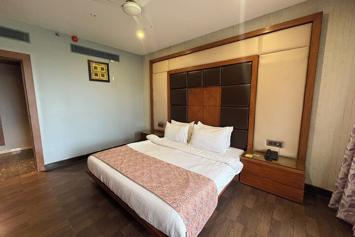 Room 15 of 43