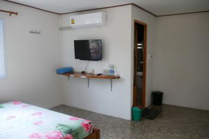 Room 20 of 33