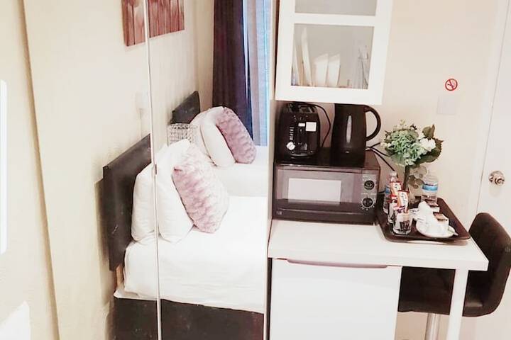 Room 2 of 21