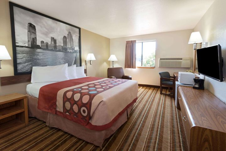 Room 13 of 34