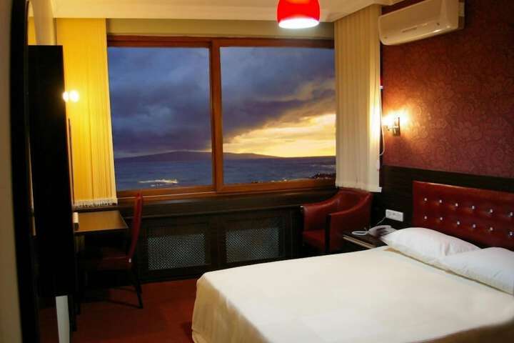 Room 7 of 48