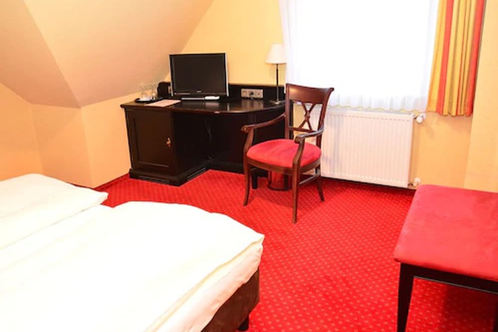 Room 5 of 14