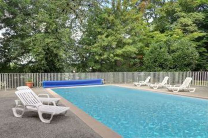 Pool 32 of 33