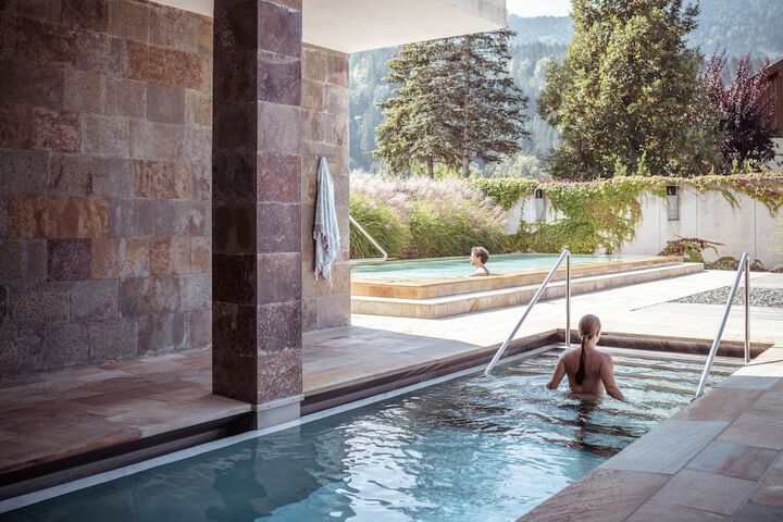 Pool Hotel