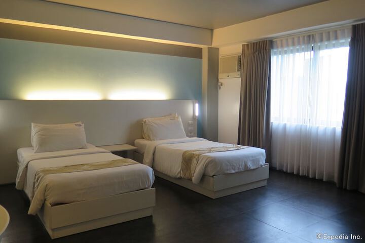Room 6 of 50