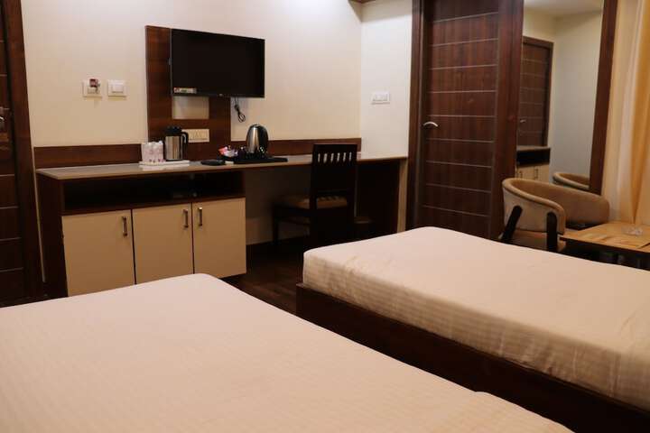 Room 18 of 32