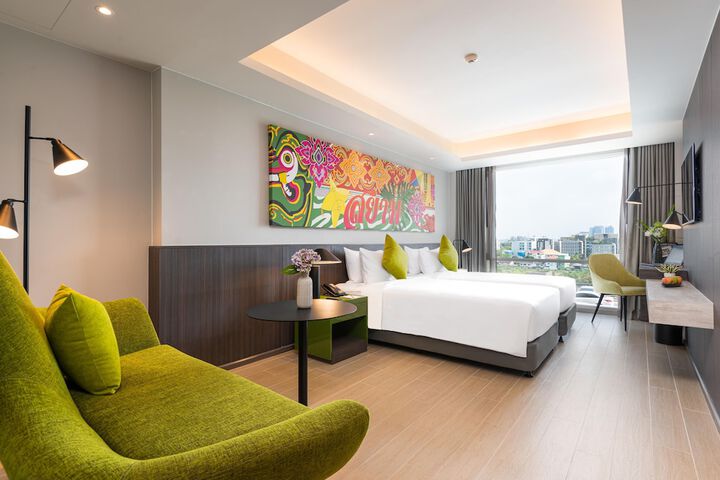 Room 44 of 190