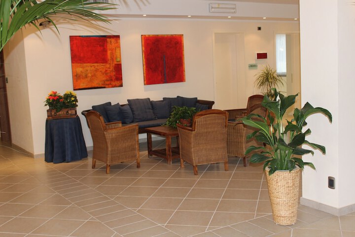 Entrance & Lobby