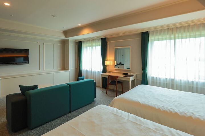 Room 9 of 27