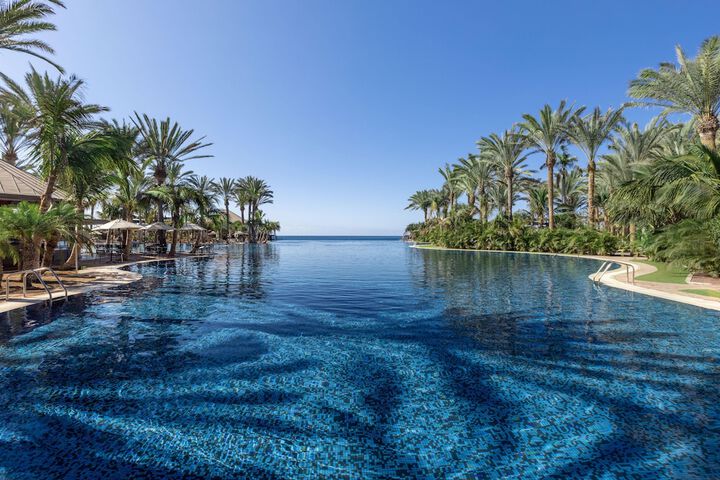 Hotel Pool
