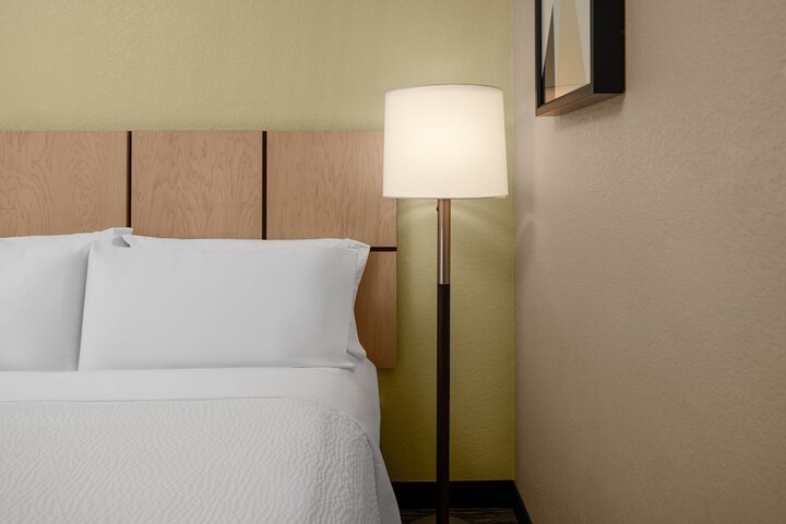 Studio King Size Bed (6 of 13)