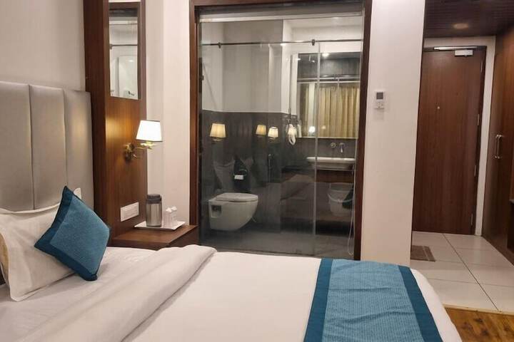 Room 12 of 34