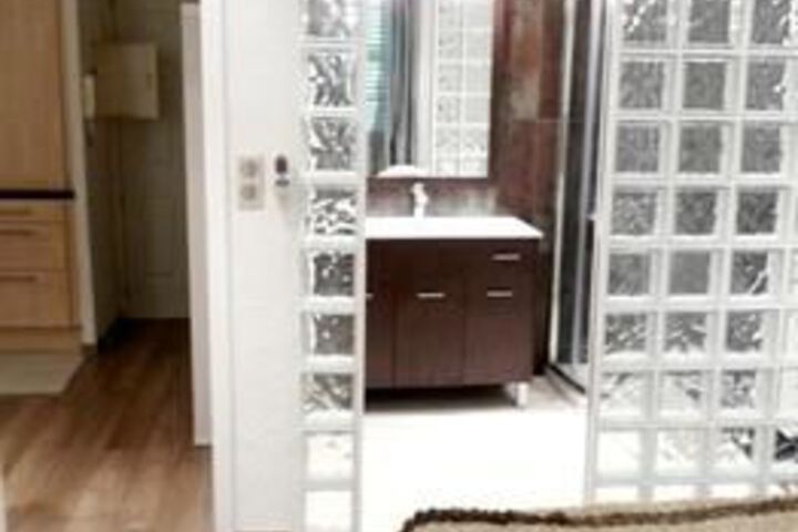 Room 2 of 10