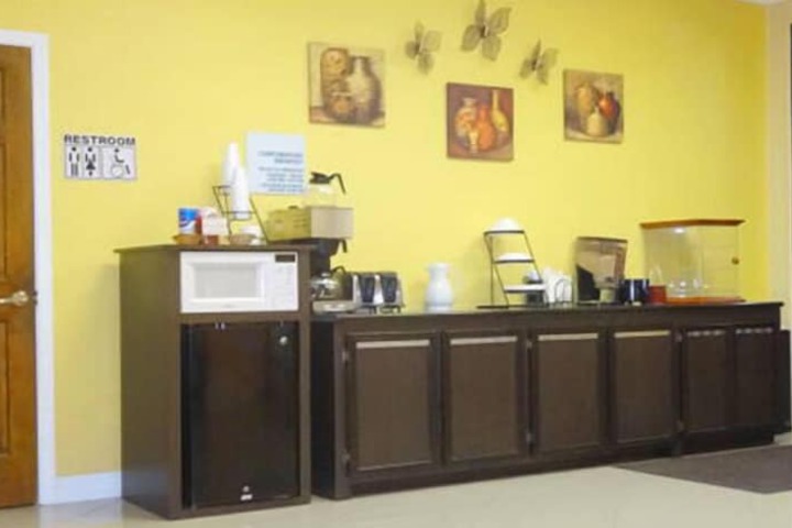 Breakfast/Coffee Service 17 of 25