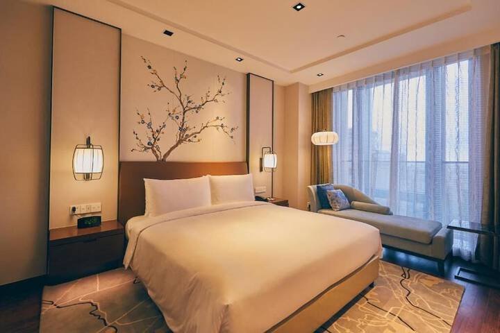 Room 6 of 19