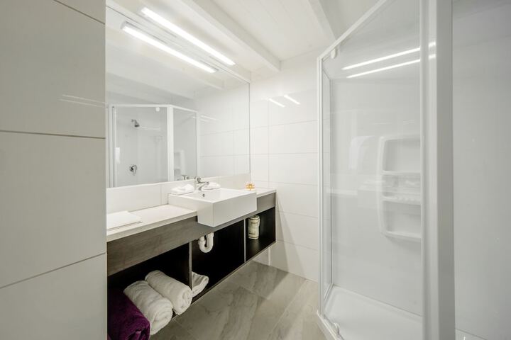 Room 30 of 59