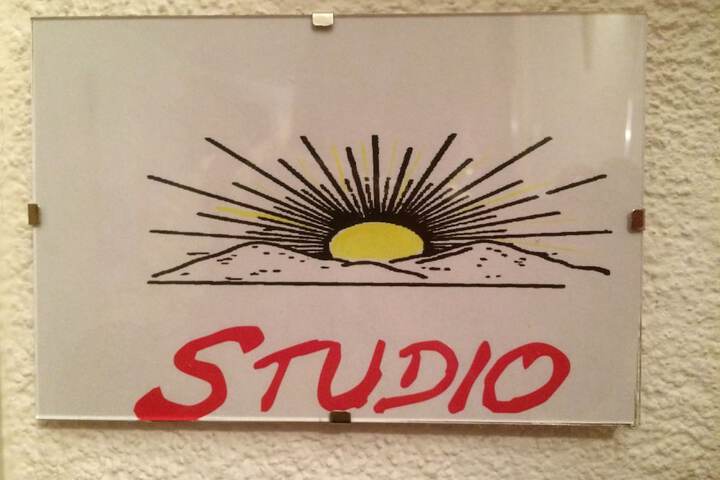Room 2 of 33