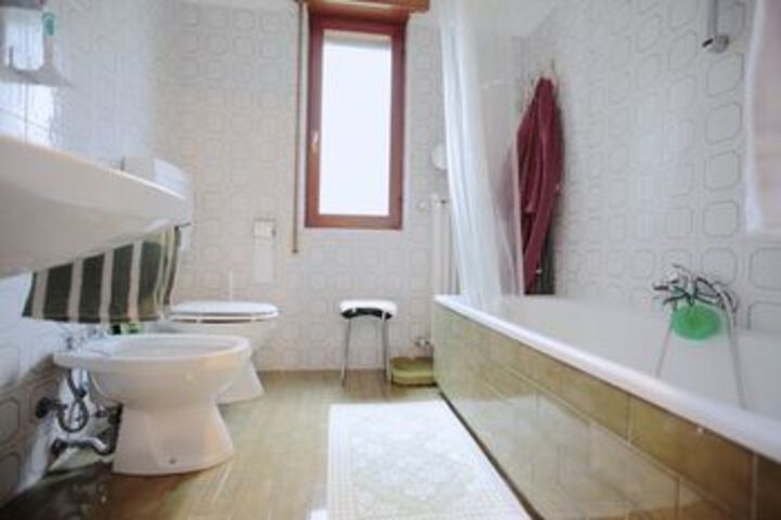 Room 2 of 20