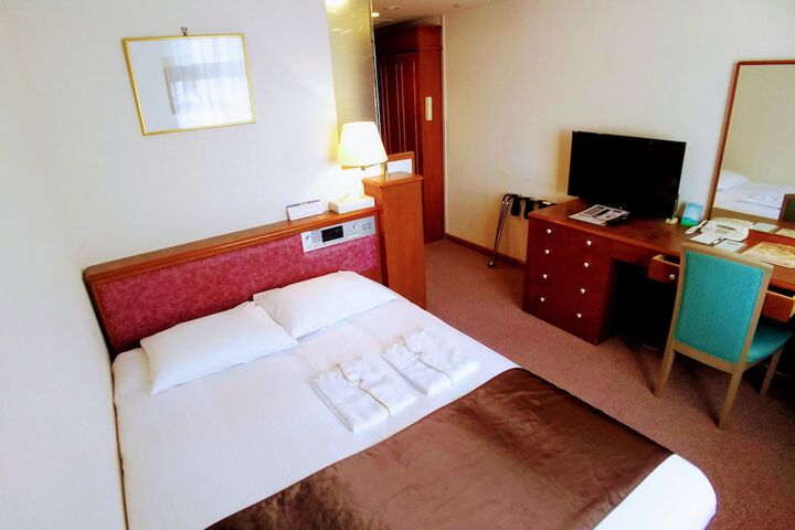Room 13 of 33