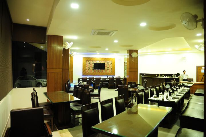 Dining 62 of 76