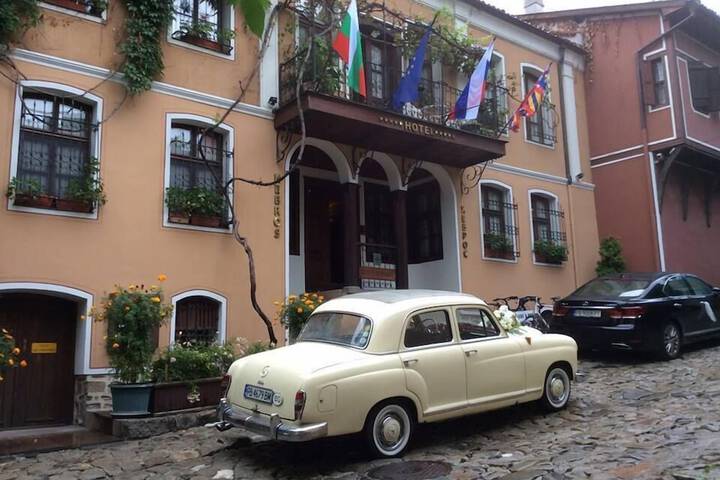 Hotel 77 of 79