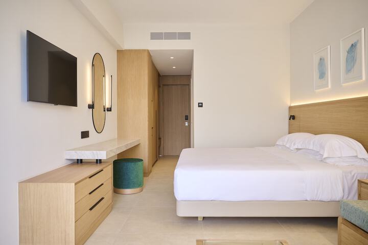 Room 7 of 93