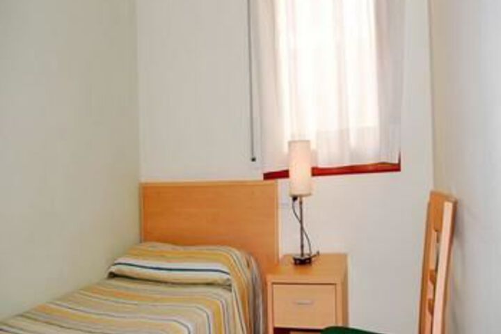Room 7 of 13