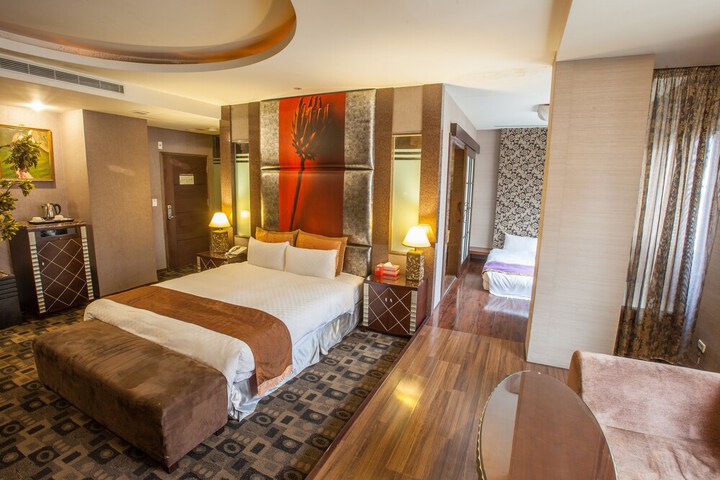 Room 4 of 31