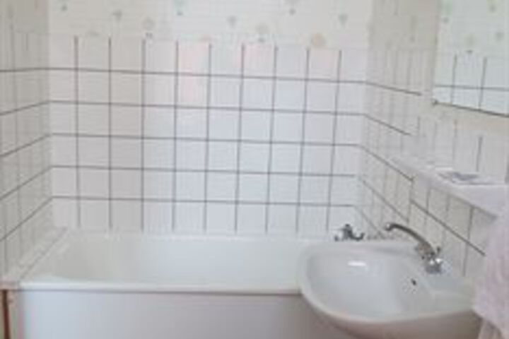 Room 7 of 33