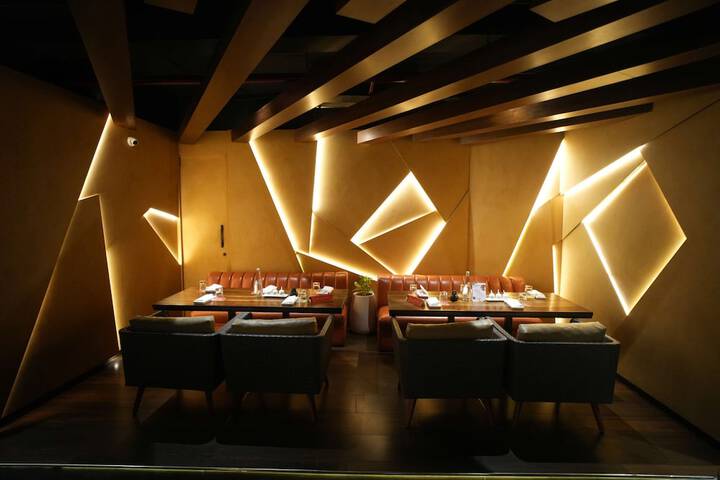 Dining 48 of 92