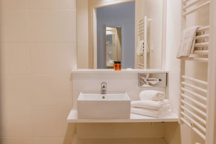 Room 10 of 36