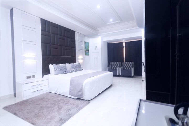 Room 9 of 71