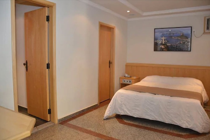 Room 27 of 72