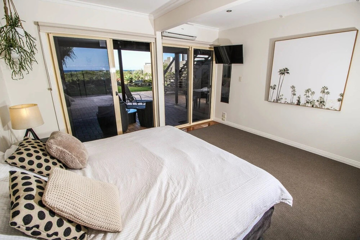 T E Peters Waterfront Family Holiday Home