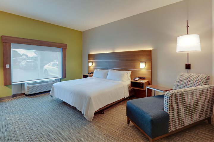 Standard | King Bed (2 of 25)