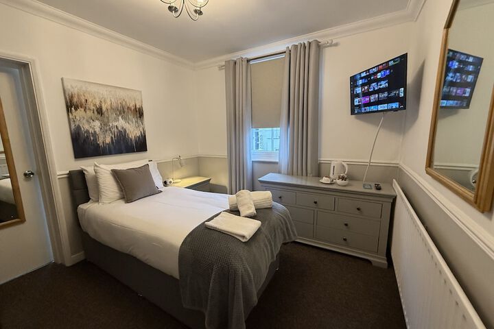 Room 11 of 72