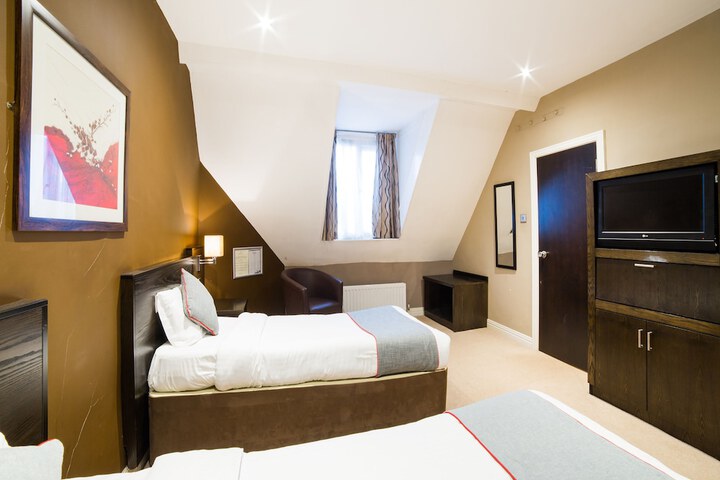 Room 10 of 36