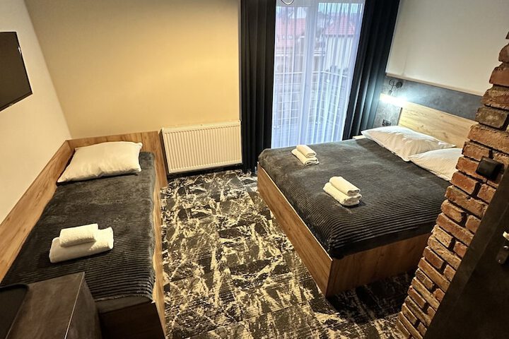 Room 4 of 110