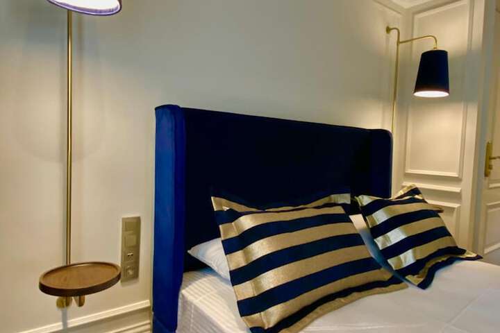 Room 13 of 28