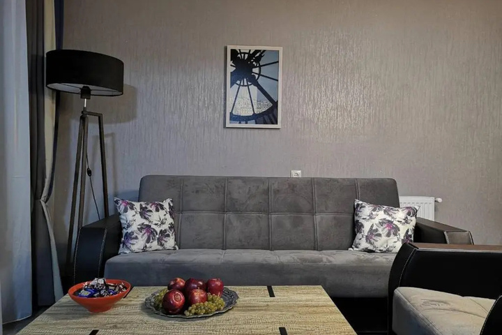 Room 9 of 18