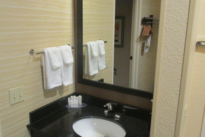 Bathroom sink