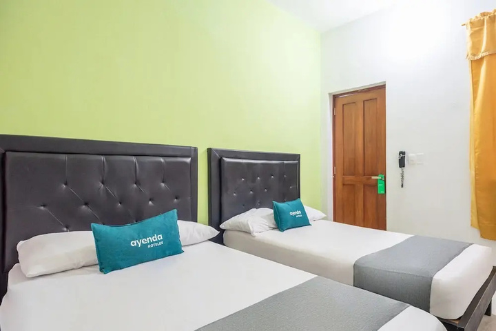Room 4 of 9