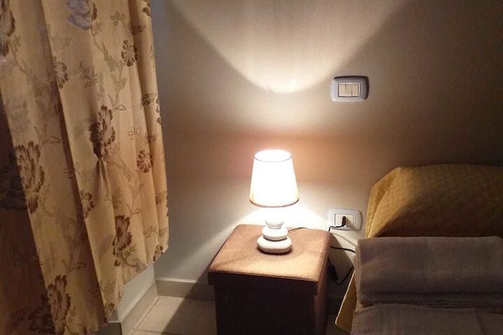 Room 4 of 9