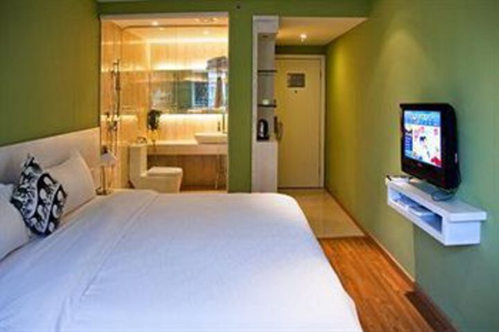 Room 8 of 35
