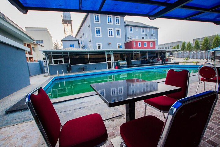 Pool 6 of 10